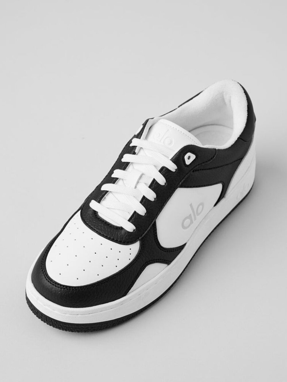 Alo Recovery Mode Sneaker - Black / White - Size 7